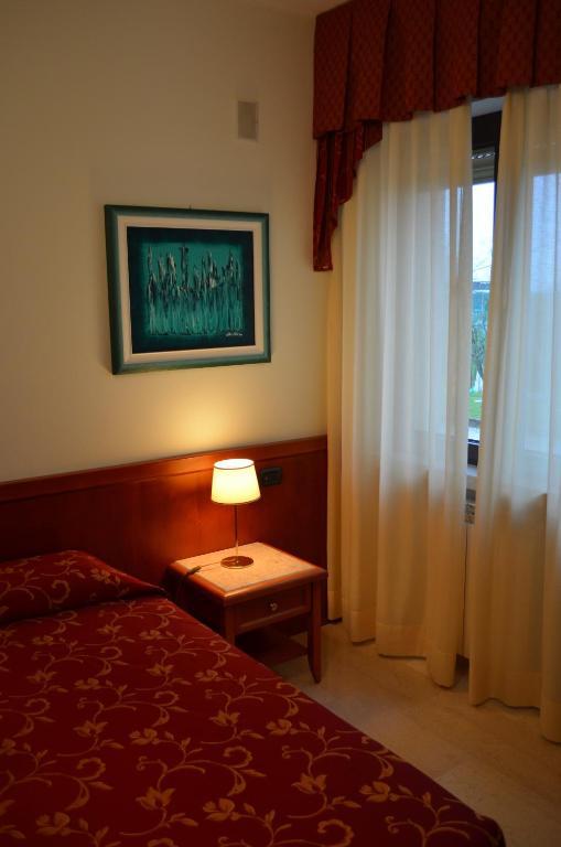 Hotel Olioso Peschiera del Garda Rom bilde