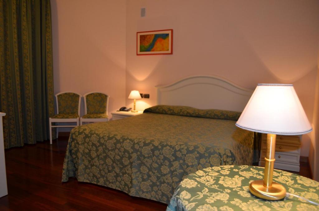 Hotel Olioso Peschiera del Garda Rom bilde