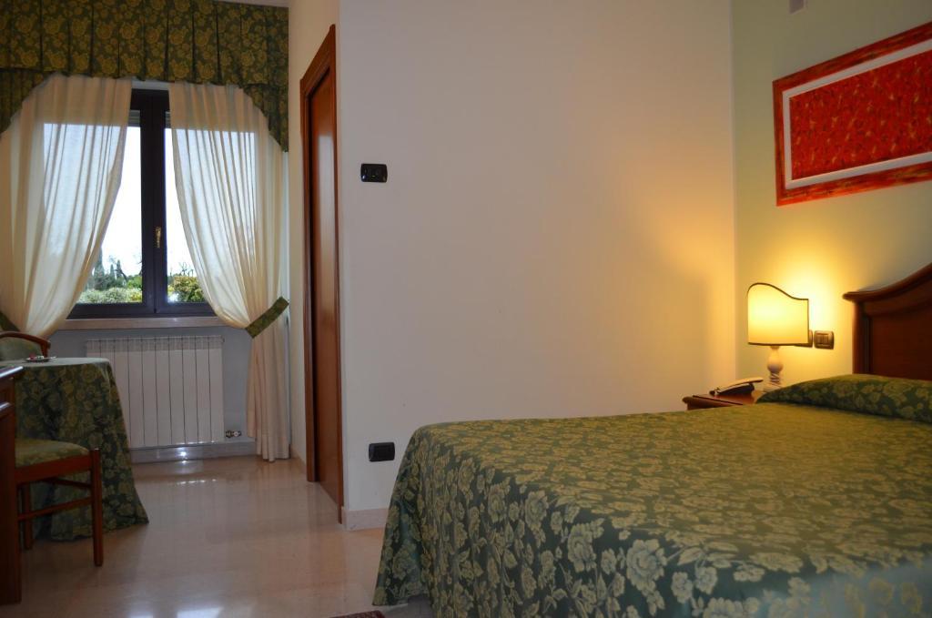 Hotel Olioso Peschiera del Garda Rom bilde
