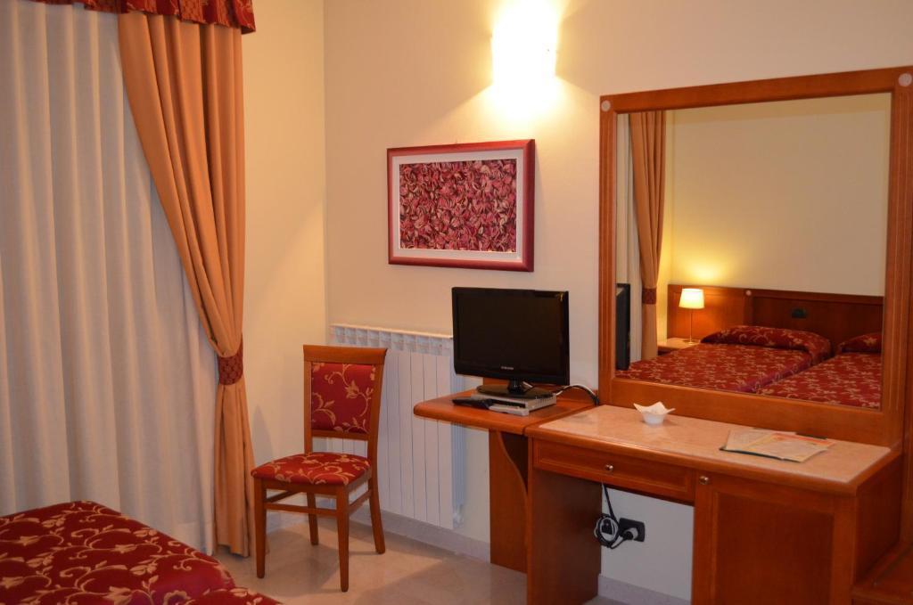 Hotel Olioso Peschiera del Garda Rom bilde