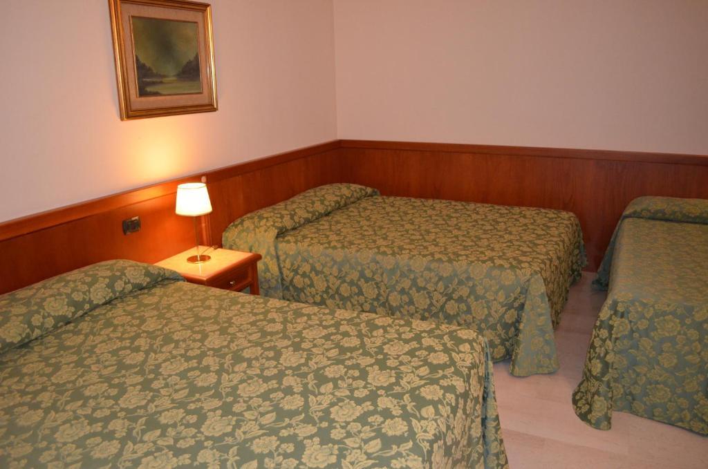 Hotel Olioso Peschiera del Garda Rom bilde